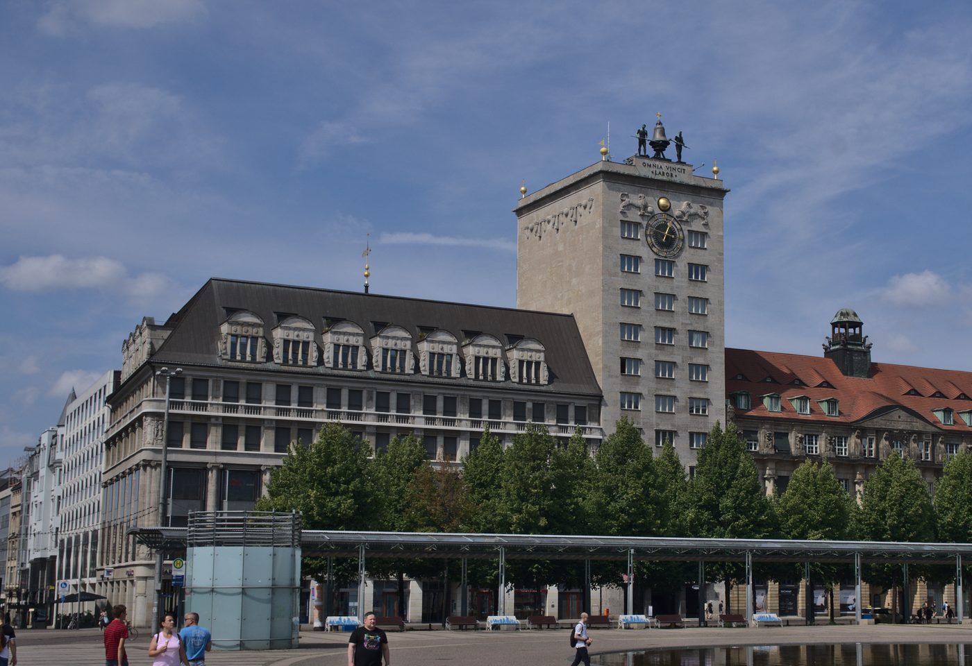 Augustusplatz in Leipzig mit Krochhochhaus